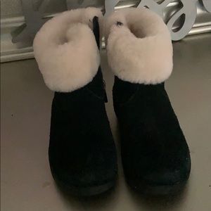 Gently used toddler uggs